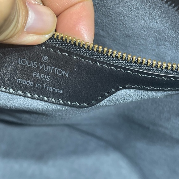 Louis Vuitton Epi St Jacques in Black leather with dust bag. Preloved. - Picture 7 of 14